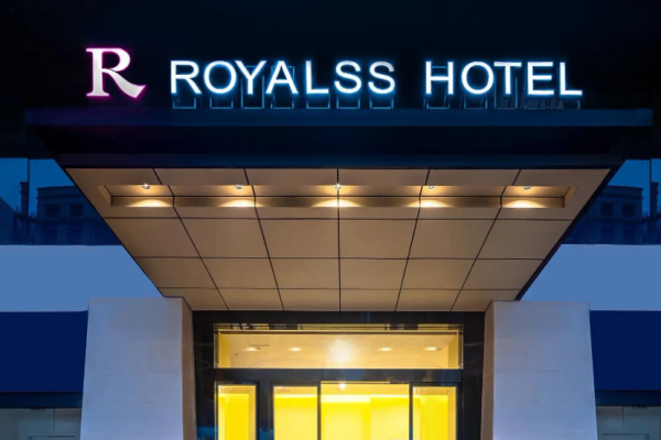 R ROYALSS HOTEL