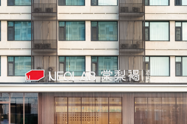 棠梨褐酒店
