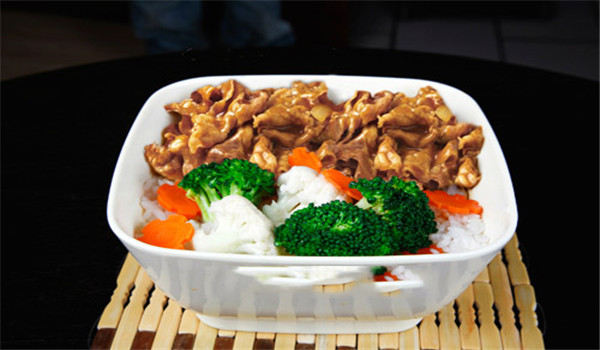 食面族中式快餐加盟店如何经营