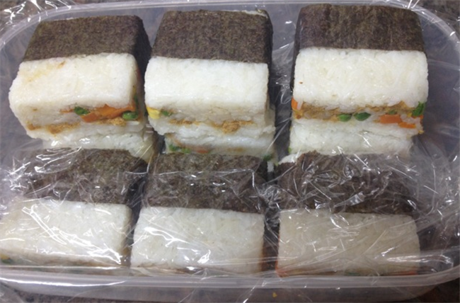 怎么开特色餐饮店才赚钱？阿呦饭团烧店致富秘诀