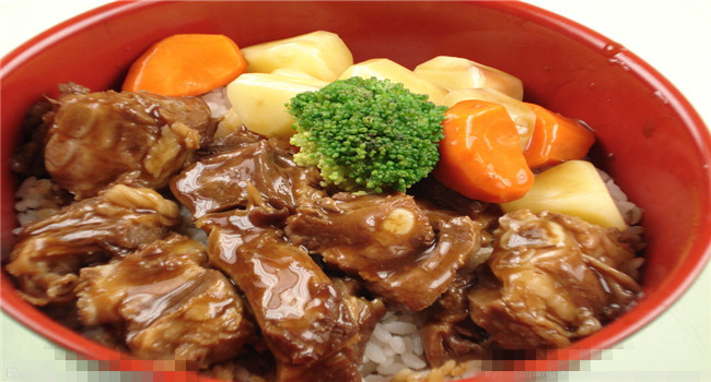 三碗过岗甏肉排骨饭加盟能带来收益吗？