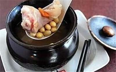 瓦罐香沸快餐