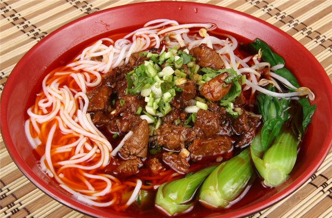 坛子焖肉加盟店怎么开？憨小二坛子焖肉为您解答