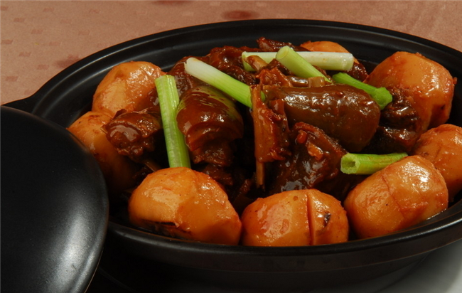 哪家的坛子焖肉味道比较好？选择憨小二