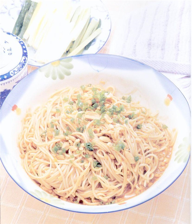 兴鑫美食八碗香果面加盟优势有哪些？兴鑫美食八碗香果面加盟怎么样