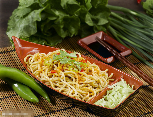 特色小吃培训学校哪家好?小编推荐兴鑫美食八碗香果面
