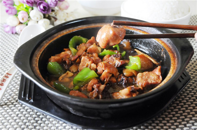 黄焖鸡米饭怎么加盟?吉东家黄焖鸡米饭致富好选择