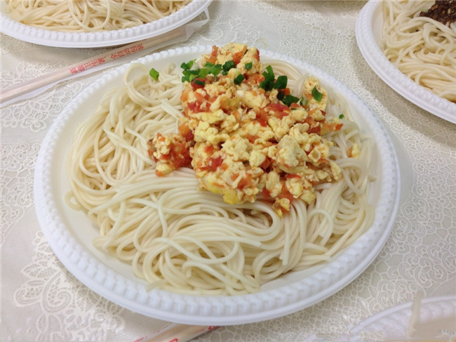 八碗香果面加盟优势在哪儿？兴鑫美食加盟市场分析