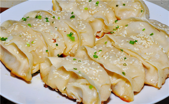 怎样的早餐才有营养？牙花香锅贴饺