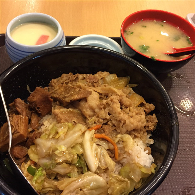 快餐店加盟哪家强？济南瓦罐香沸加盟店