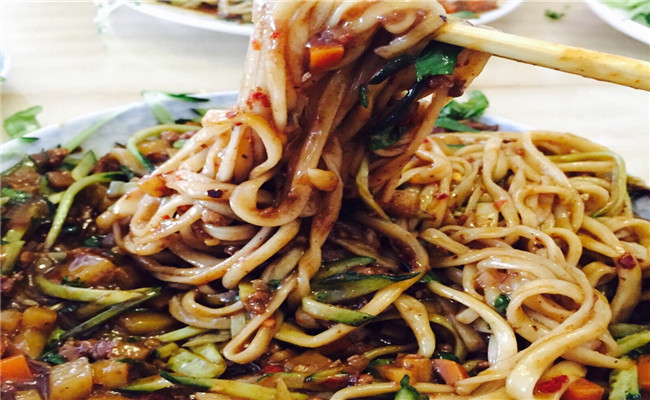 炸酱面生意好不好？兴鑫美食生意火爆
