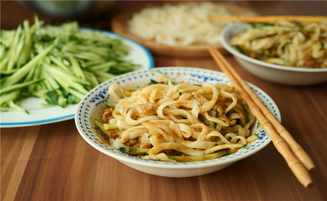 炸酱面生意好不好？兴鑫美食生意火爆