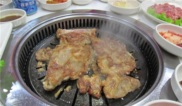 乡村牛仔摇滚烧烤加盟轻松吗？