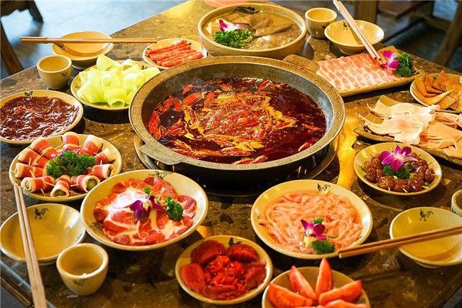 小区怎么开火锅店赚钱？菇浪宇火锅赚钱吗？