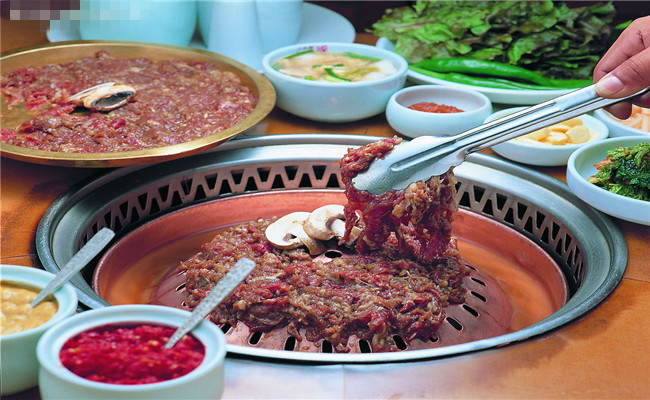 创业做什么生意好呢？京成一品烤肉最赚钱