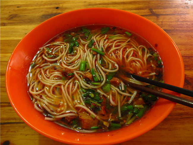 加盟一个快餐米线店怎么样？花心粉加盟生意好