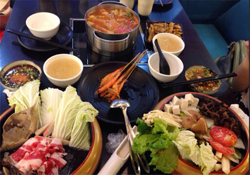 地铁口的店铺做什么生意好?泡泡小火锅