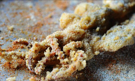 现在卖油炸小吃怎么样？六福道轰炸大鱿鱼告诉你