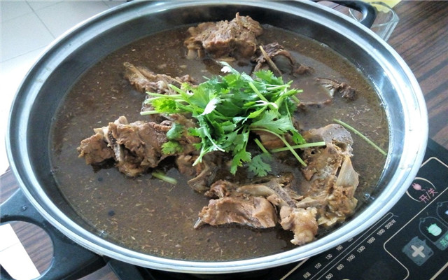 老北京羊蝎子火锅店怎么样？生意红火