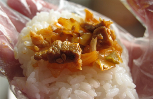 阿呦饭团烧加盟费是多少？阿呦饭团烧3万元投资够不够？