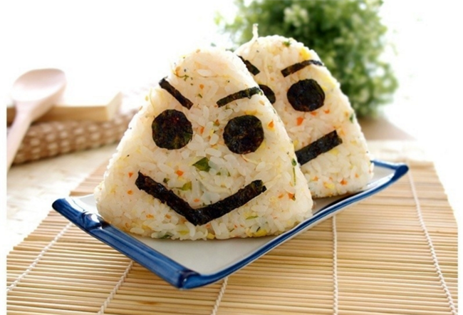在美食城开家阿呦饭团烧怎么样？阿呦饭团烧生意好不好？
