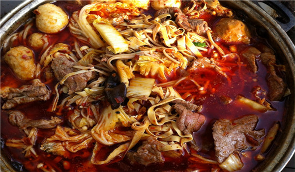 老签传麻辣烫加盟前景怎么样？凭精湛手艺进驻餐饮界